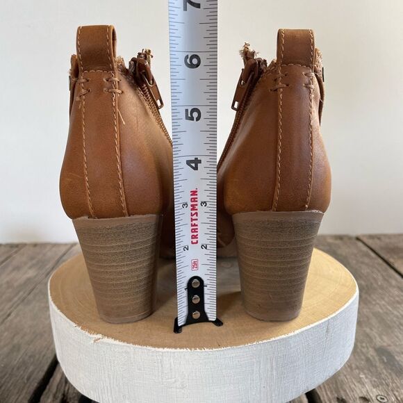 Dolcetta Faux Leather Zipper Ankle Booties Size 6M EUC - Picture 5 of 8